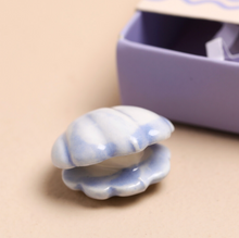 Load image into Gallery viewer, Tiny Matchbox (Ceramic Oyster)