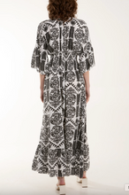 Load image into Gallery viewer, Shirred Bodice Dress (Black)